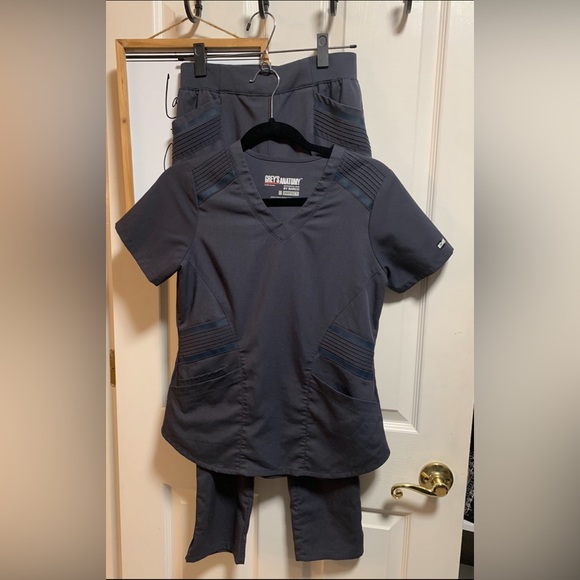 Grey’s Anatomy Barco gray scrub set size XSmall EUC - Picture 1 of 11